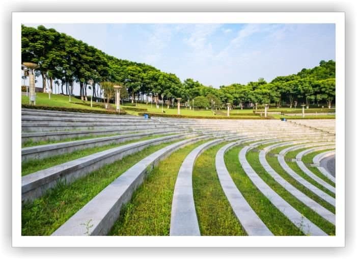 landscaped amphitheater